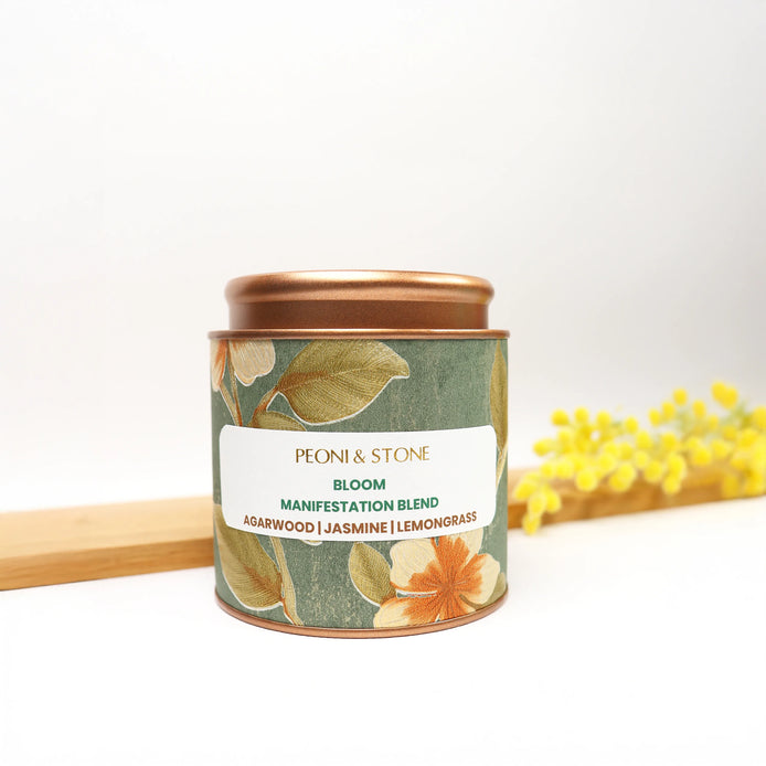 Pile of whole dried jasmine flowers with white and golden petals on ceramic plate