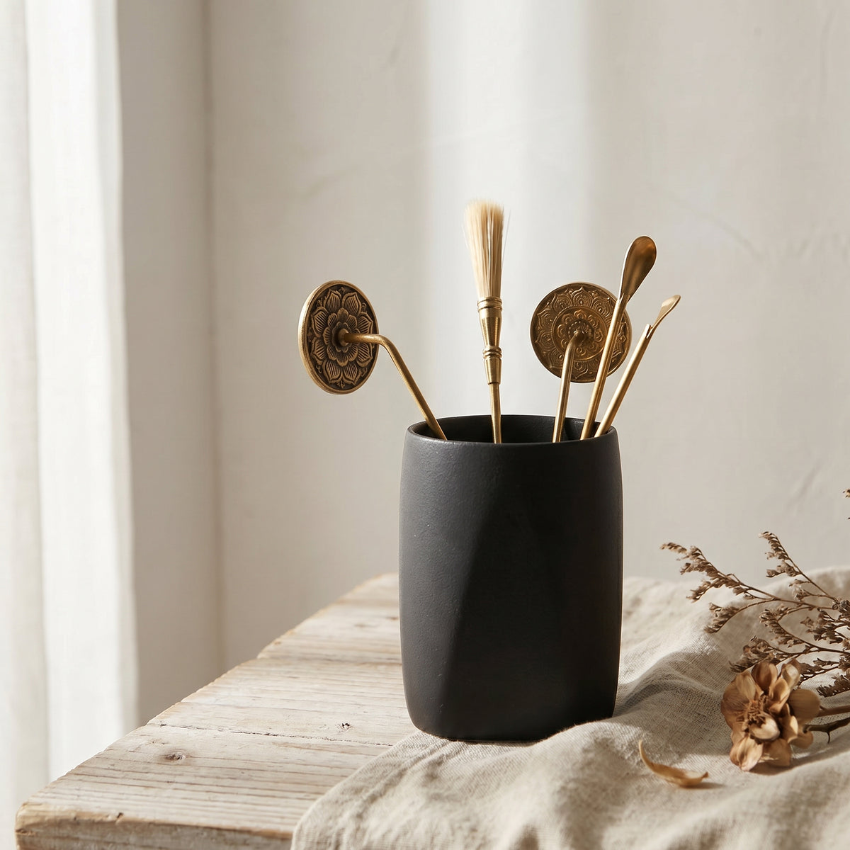 Ceramic Incense Tools Holder – KOI Incense Sealing and wellness ritual